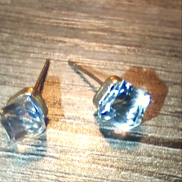 Crystal Cube Offset Post Earrings ❤️❤️❤️ Perfectly squared 😎🤓 - Picture 1 of 15